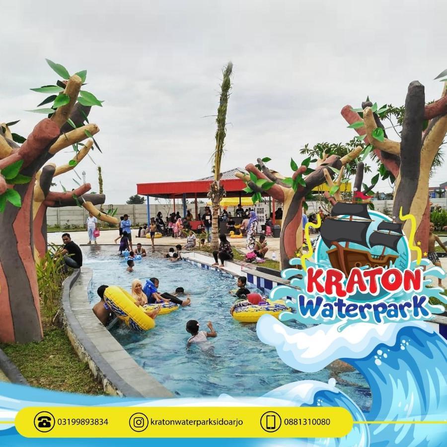 Ndalem Kraton Hotel Sidoarjo Exterior photo